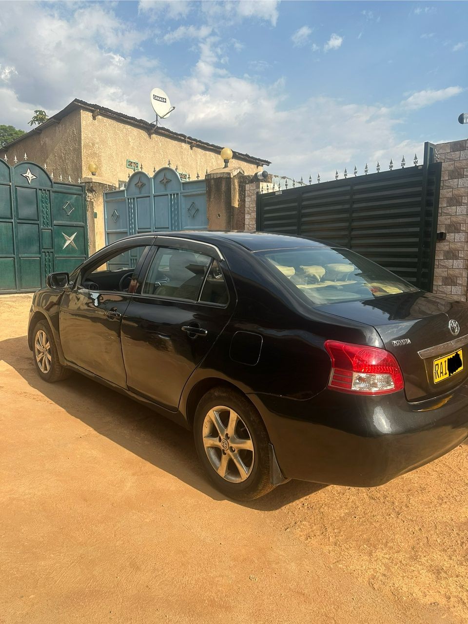 BERE 368: 2006 yaris sedan  in good condition  is available for sale #+250780675812