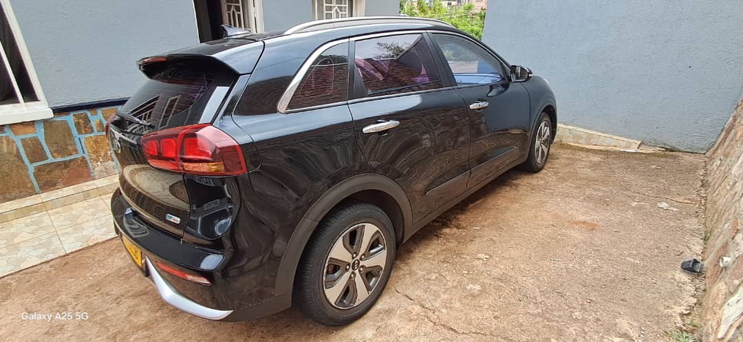 BERE 012 BQ : KIA NIRO 2016 in good condition is available for sale #+250780675812